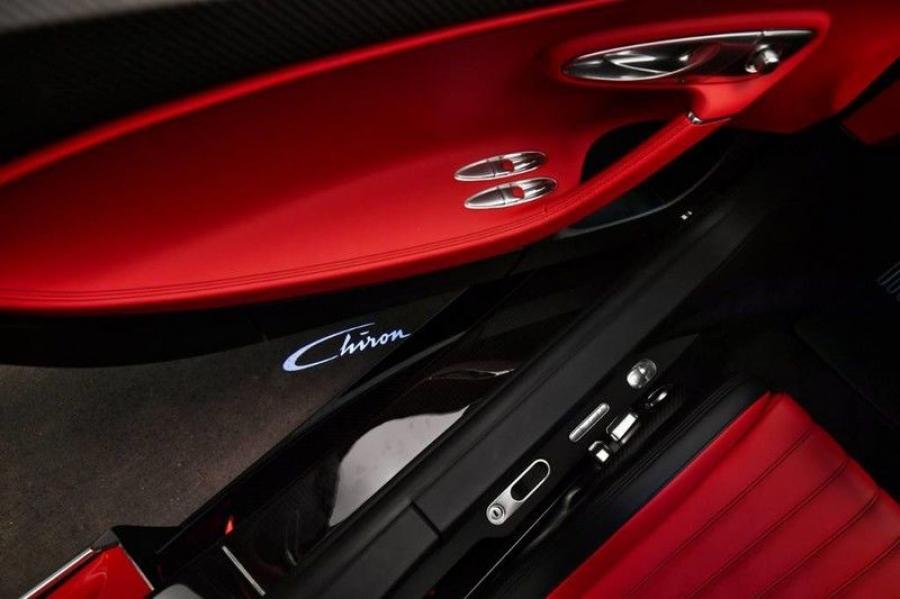 Детали интерьера Bugatti Chiron 2019 года  (фото 27 из 29)